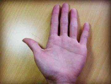 断掌是什么意思这（断掌命运好不好）