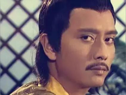 眉上双骨隆起，贵不可言