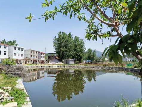 门口有四冲，家穷人不兴