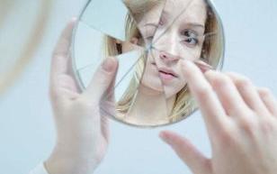 为什么晚上不能照镜子