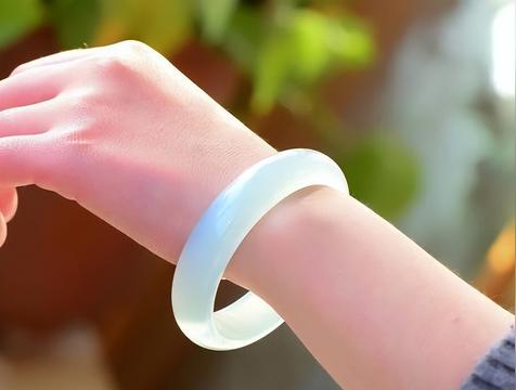 女人身上佩戴什么辟邪