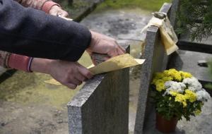 坟前有洞有什么预兆（坟前洞好不好）