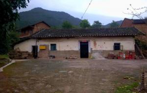 门前三冲是什么，子孙代代穷