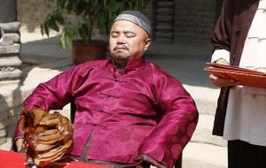 上衣扣子一般几颗（扣子数量的讲究）