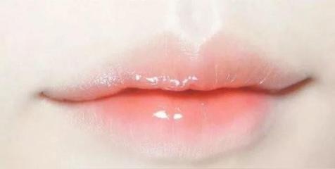 仰月唇的女人性格(仰月唇的样子)