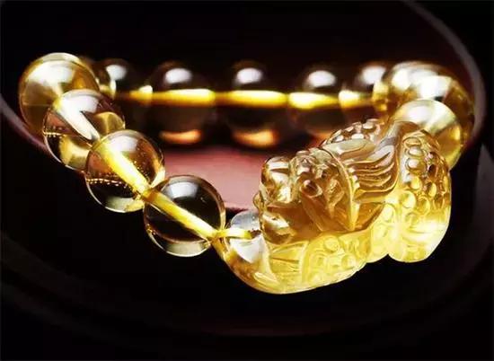 生肖水晶吊坠佩戴的讲究