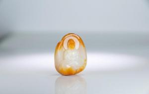 翡翠和和田玉哪个养人（区别）