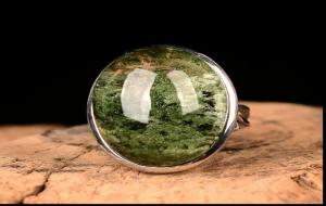 绿幽灵水晶的寓意及功效作用