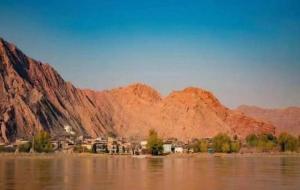 厄运专挑苦命人什么意思