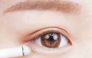 卧蚕眼的女人面相