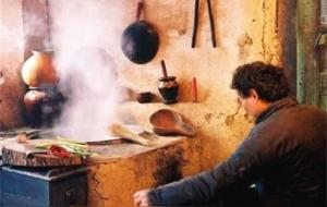 穷不搬家,富不迁坟是什么意思