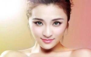 命宫的桃花星多,代表本人有魅力