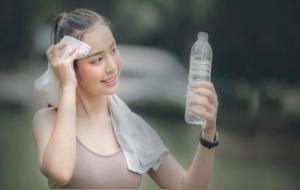 水瓶座相信感觉，但不一见钟情